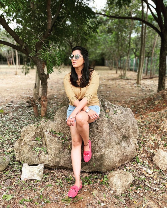 Actress Varalaxmi Sarathkumar New Instagram Pics